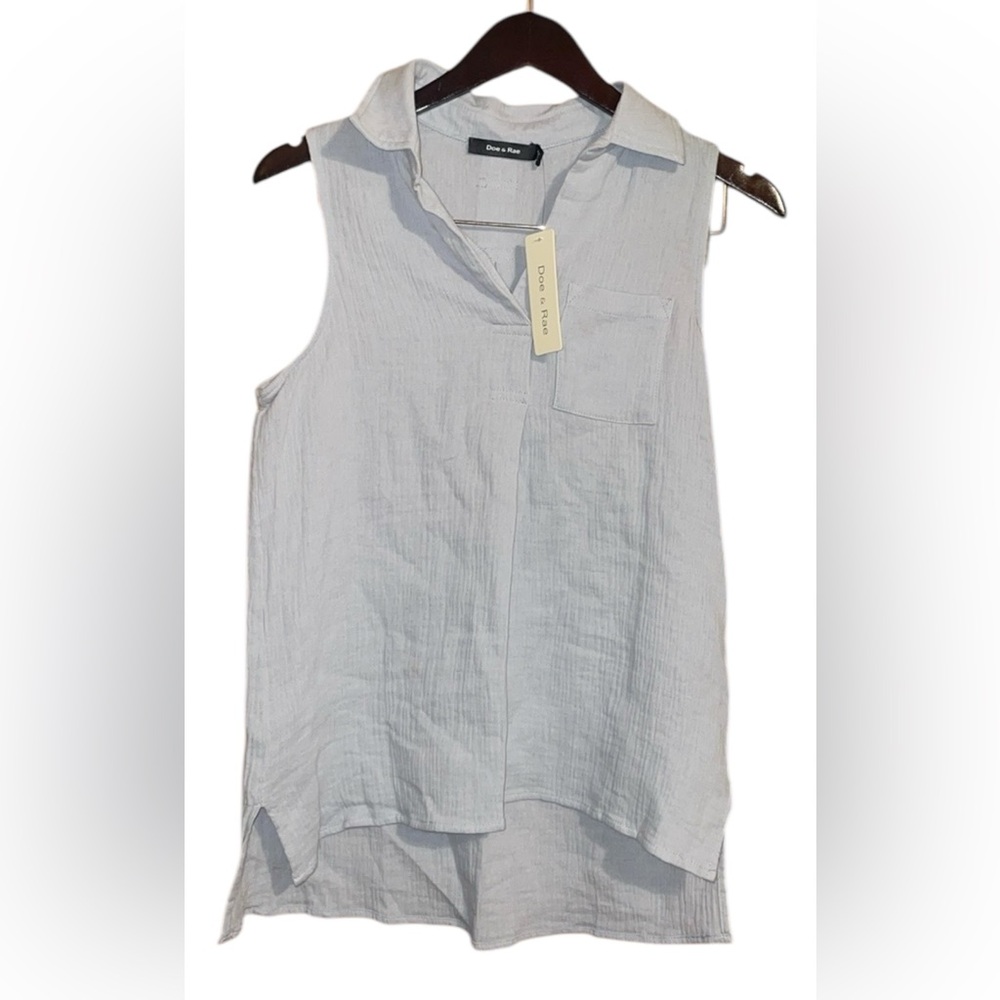 •DOE & RAE•NWT LIGHT BLUE GUAZE COLLAR SPLIT NECK HI-LOW BOUTIQUE BLOUSE SMALL